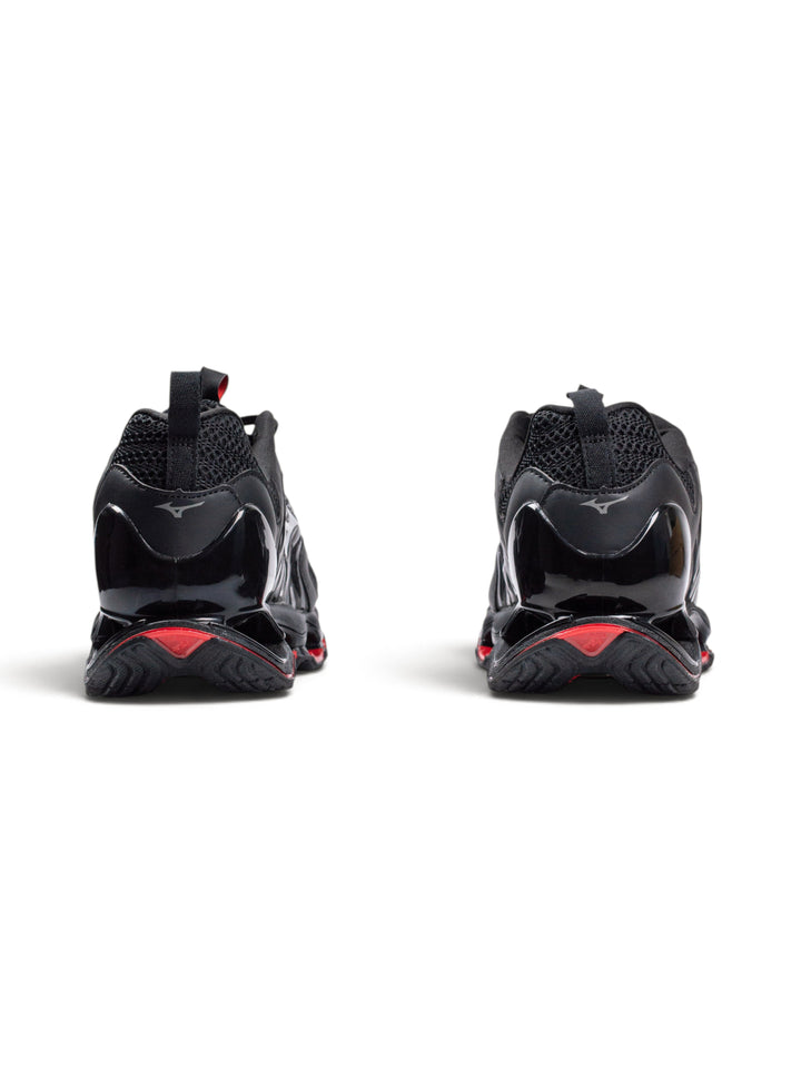 MZN Black / Red Sneakers