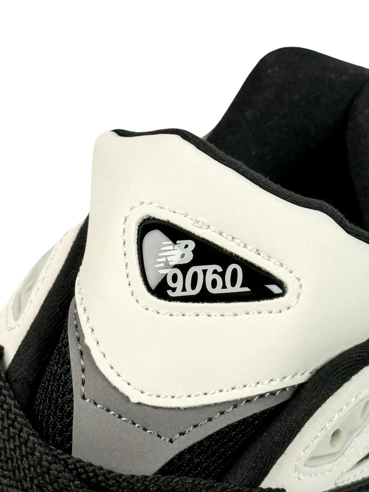 NB Black / White Accent