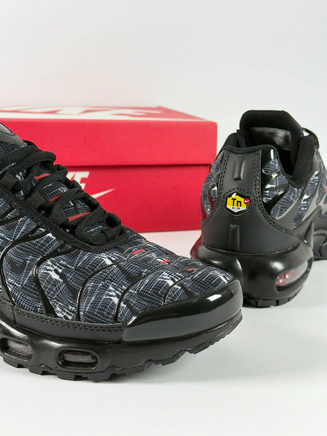 Nike Air Max Plus Black University Red