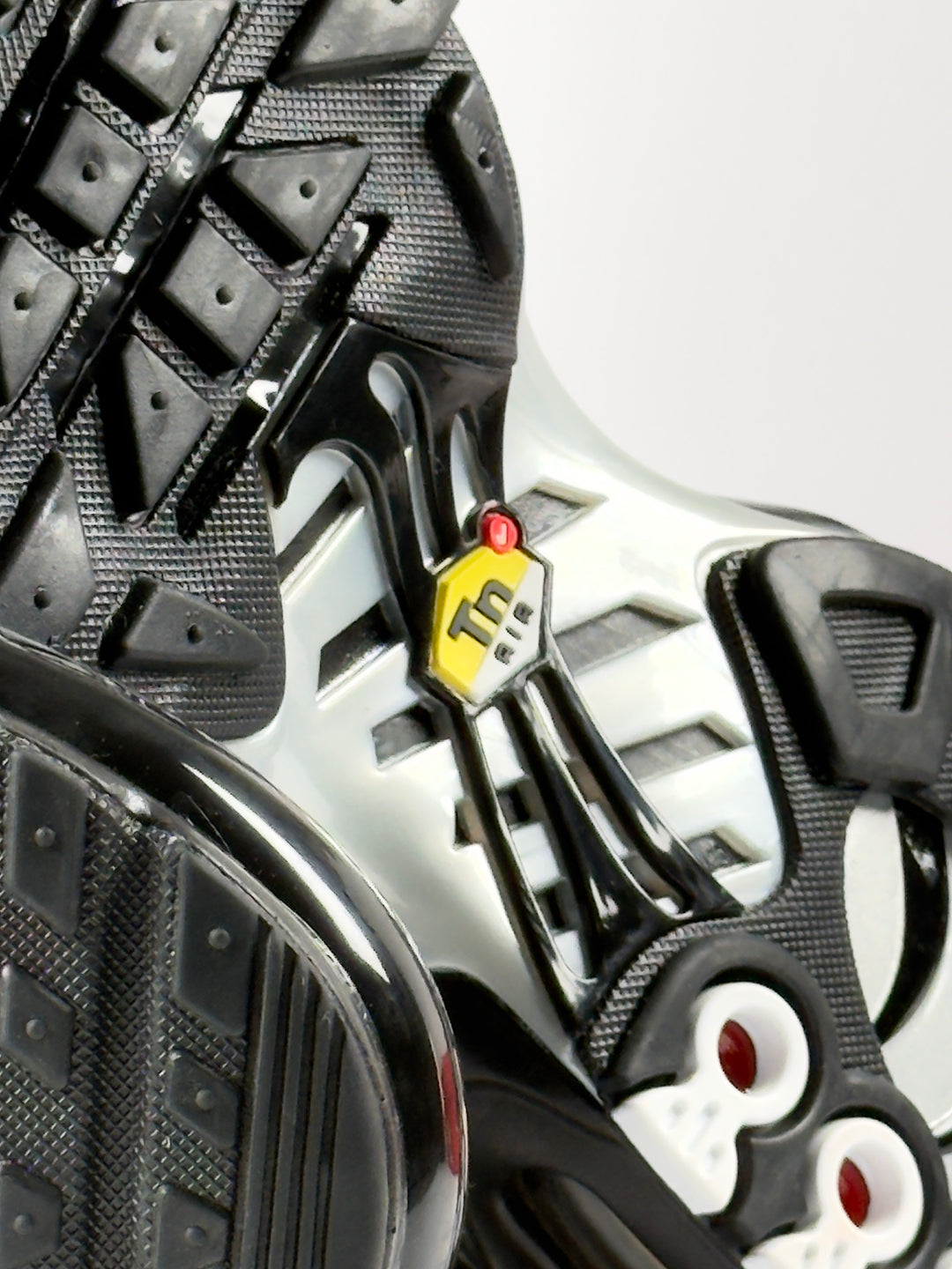 Nike Black / Swarovski