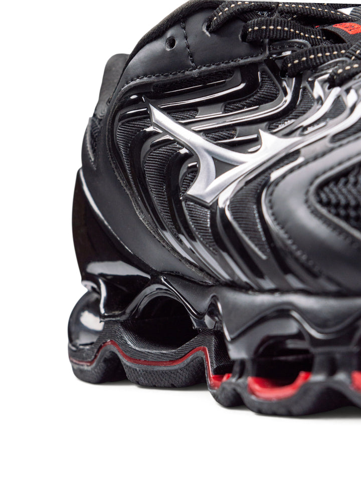 MZN Black / Red Sneakers