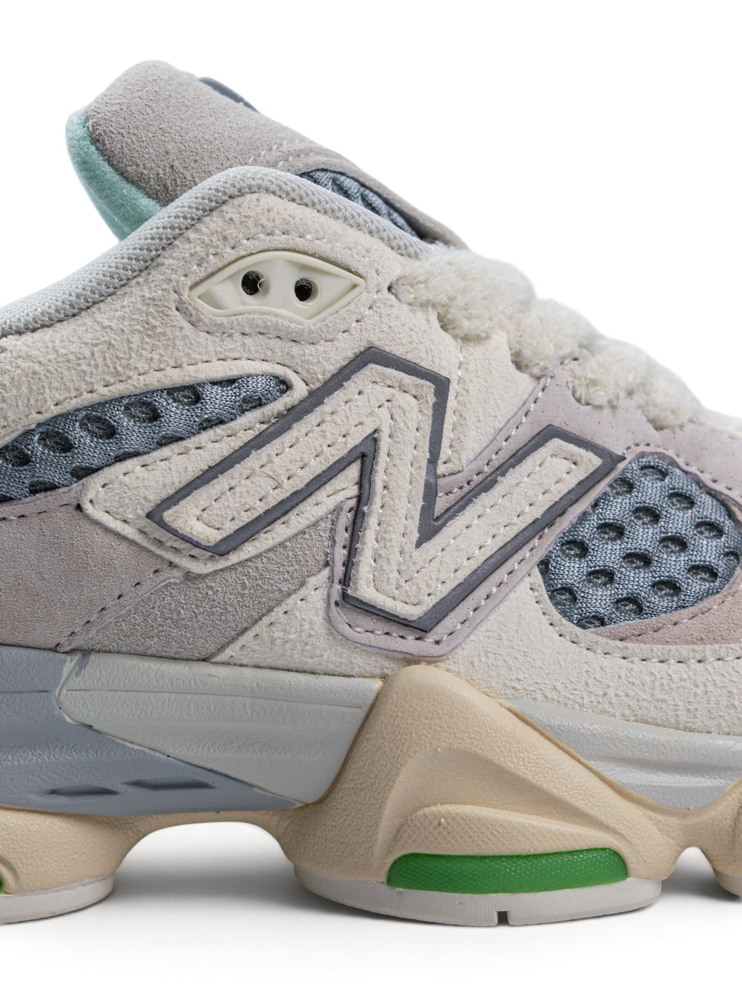 NB Collaboration Light / Green Snakers