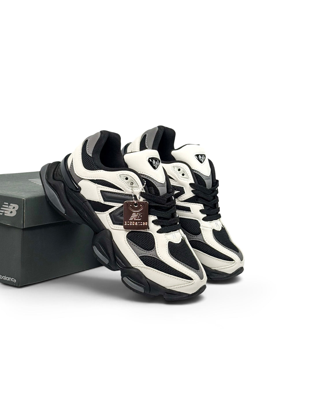 NB Black / White Accent