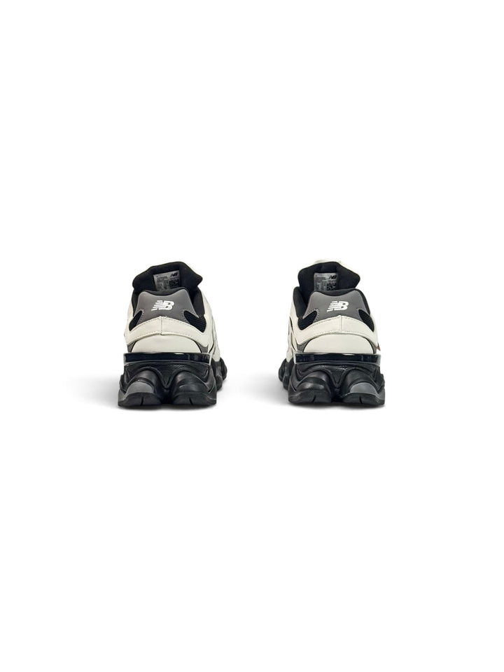 NB Black / White Accent