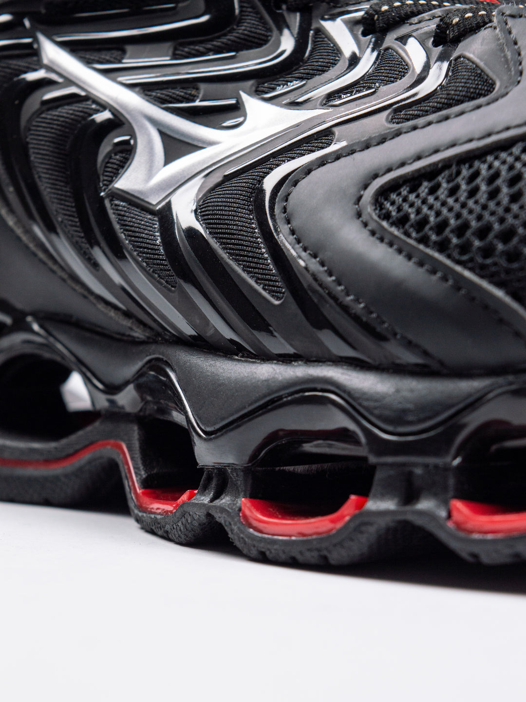 MZN Black / Red Sneakers
