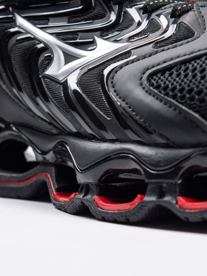 MZN Black / Red Sneakers