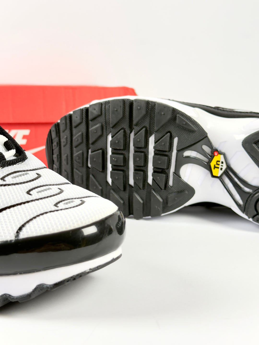 Nike AirMax Plus White/Black