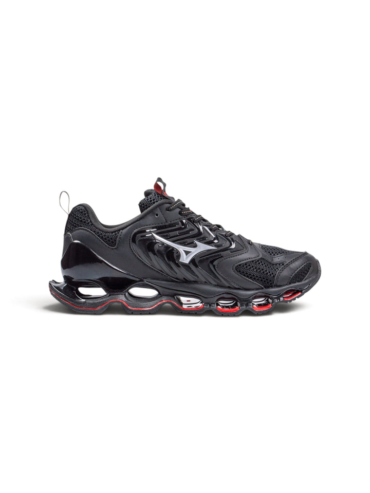 MZN Black / Red Sneakers