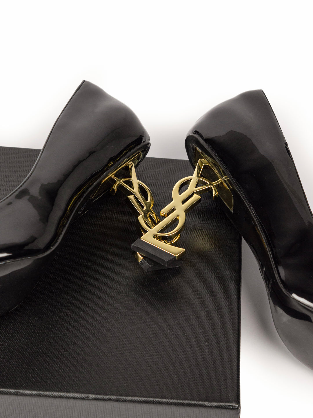 YSL Closed Heels Black / Gold