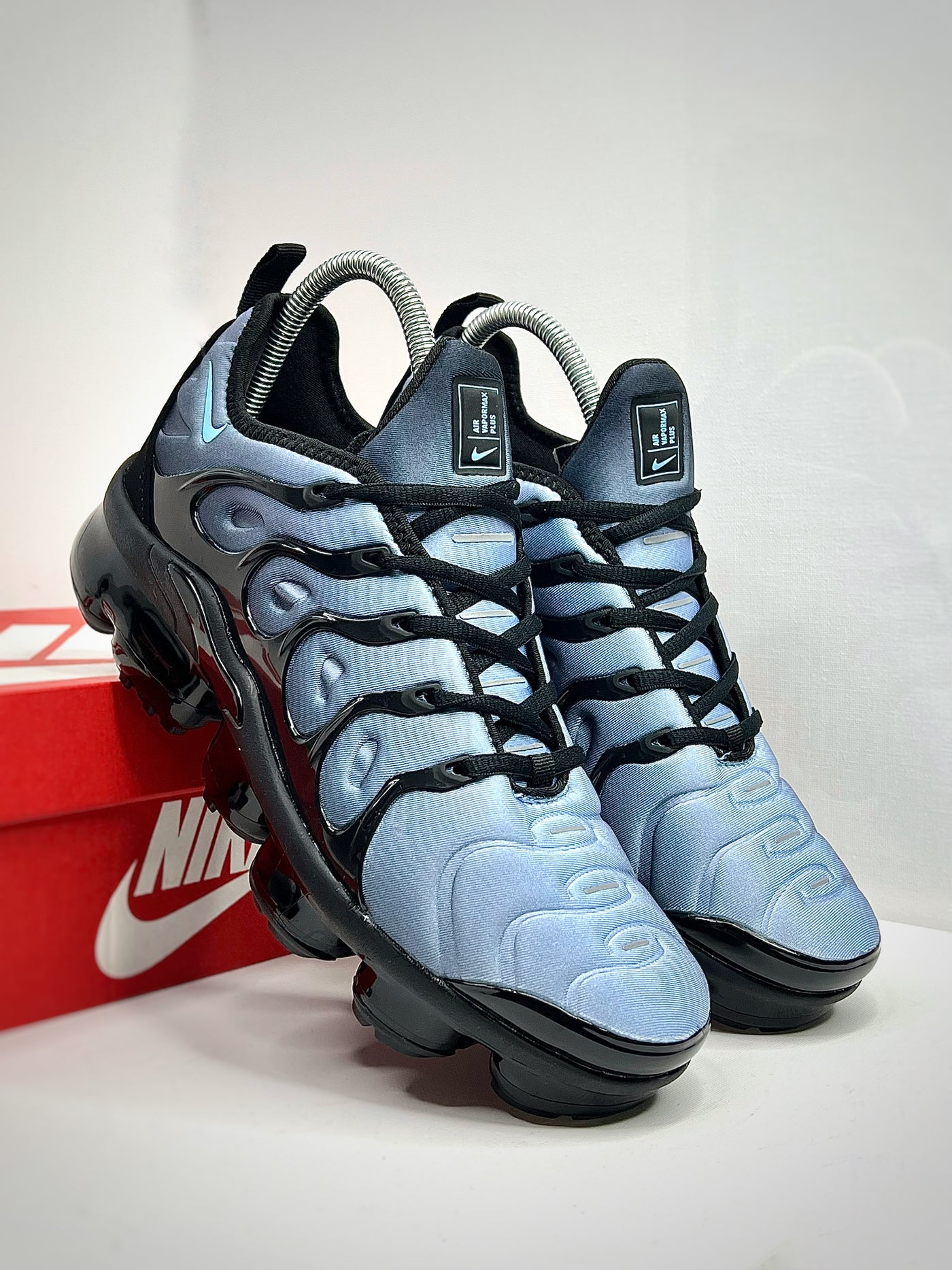 Nike Air VaporMax Plus - Black / Aluminum