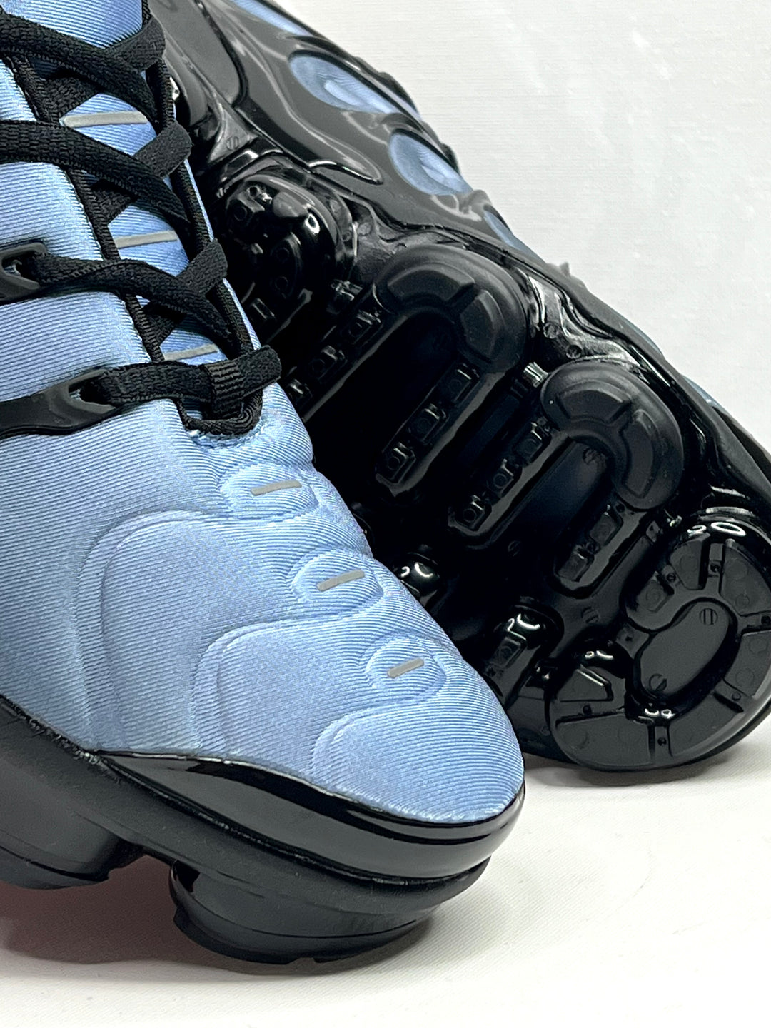 Nike Air VaporMax Plus - Black / Aluminum