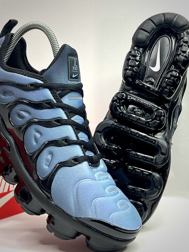 Nike Air VaporMax Plus - Black / Aluminum
