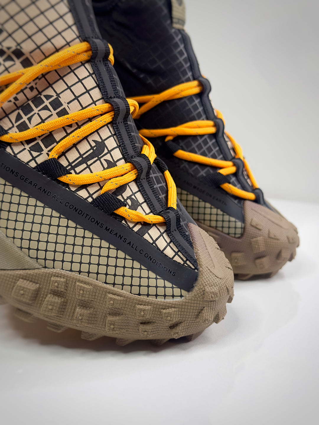 Nike Acg Mountain Fly Low