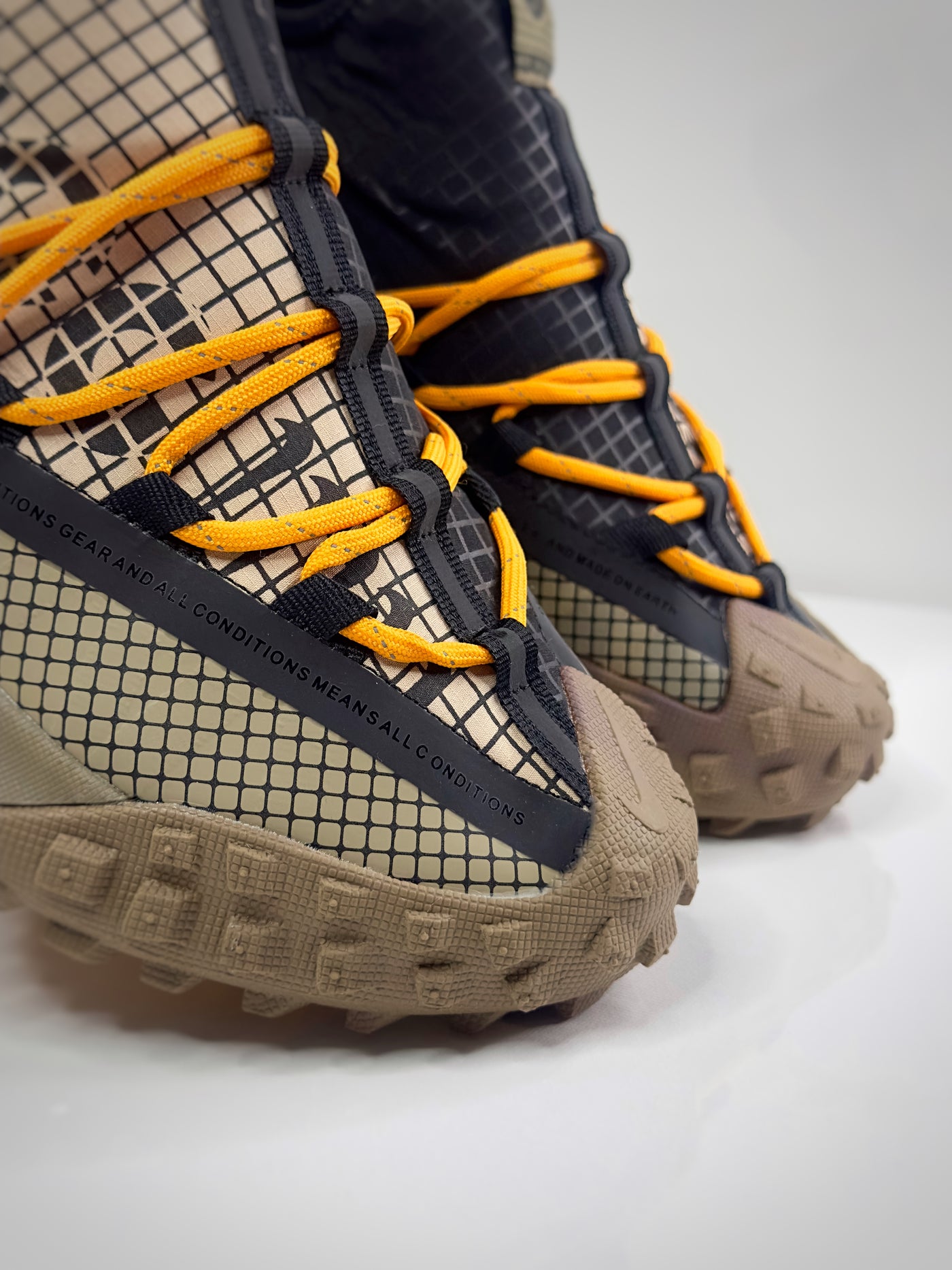 Nike Acg Mountain Fly Low