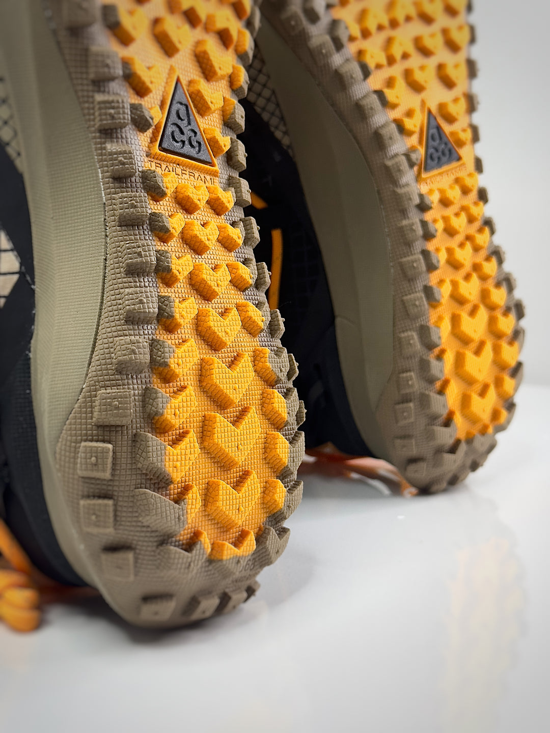 Nike Acg Mountain Fly Low