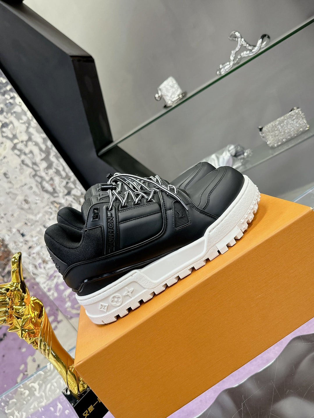 Louis Vuitton Trainer Maxi Black/White