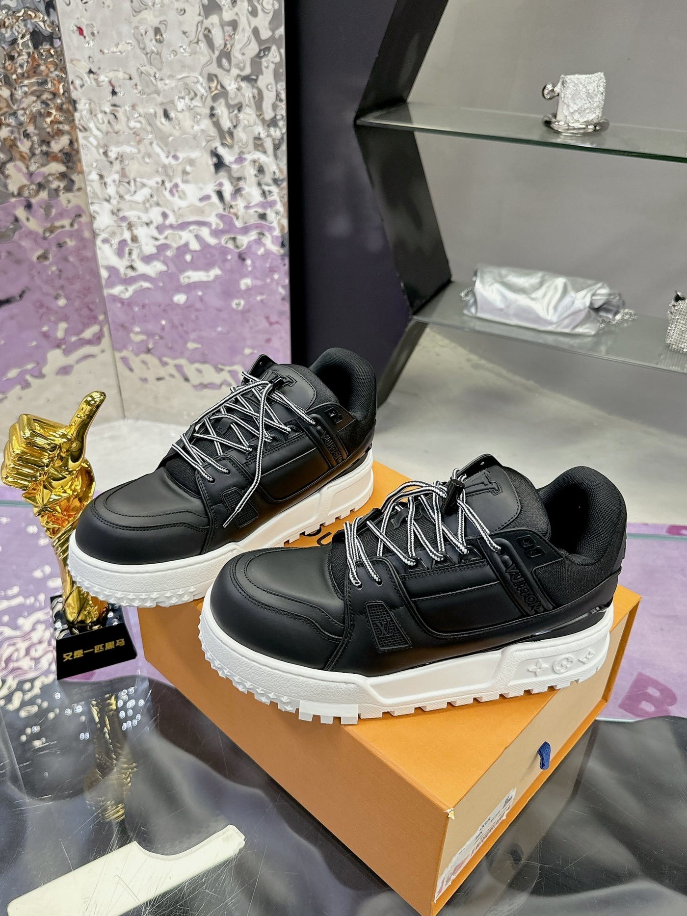 Louis Vuitton Trainer Maxi Black/White