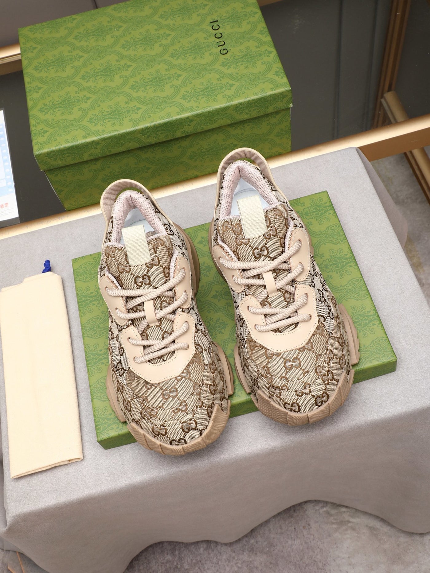 Gucci Sneakers Cream