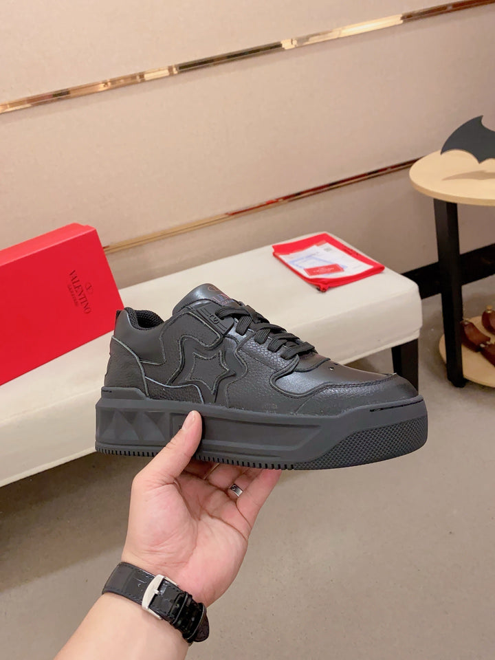 Valentino Garavani Sneakers Black