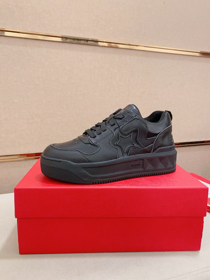 Valentino Garavani Sneakers Black
