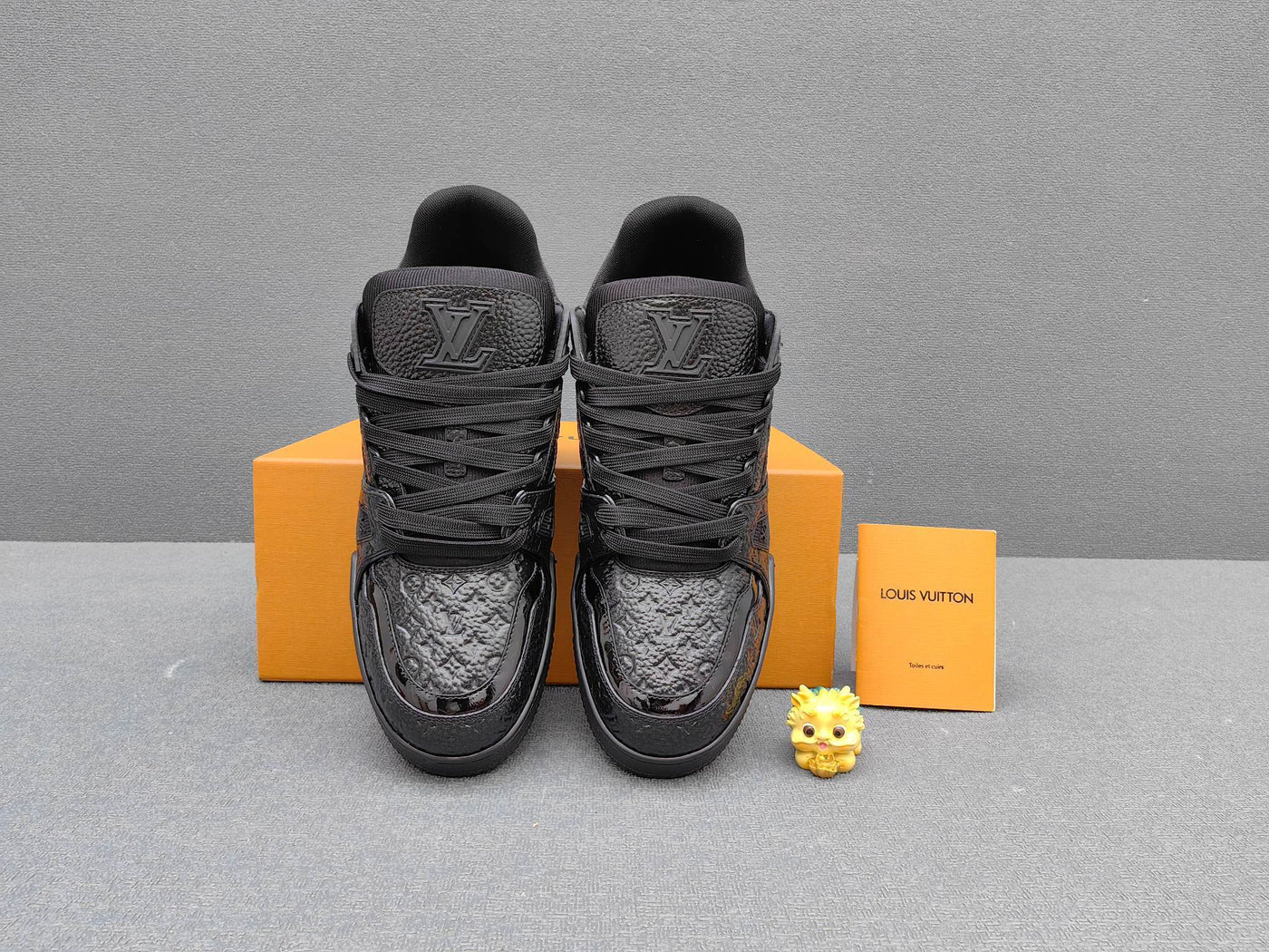 Louis Vuitton Sneakers Black